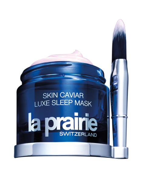 К маске для лица с икорным экстрактом Skin Caviar, La Prairie прилагается специальная кисть для нанесения — с ее помощью обычный этап ухода можно превратить в чувственный ритуал. Кроме удовольствия от нанесения, получите еще и гораздо более увлажненное и сияющее лицо.