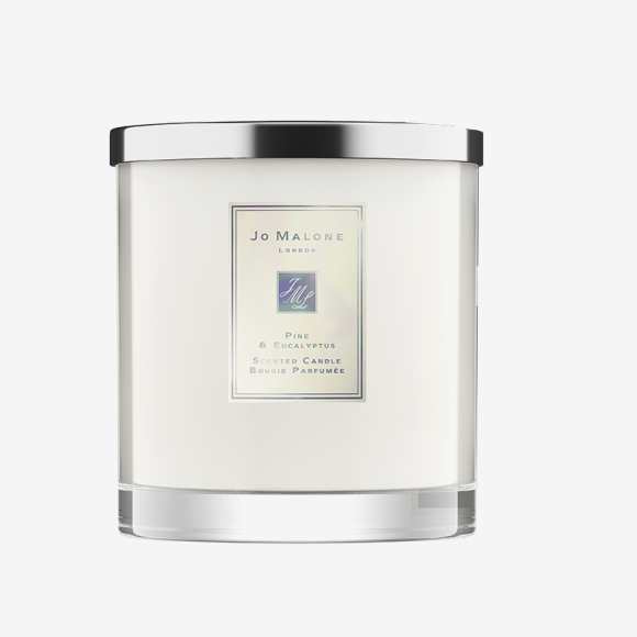 Парфюмированная свеча с нотами сосны и эвкалипта Luxury Pine & Eucalyptus. Цена: 30 000 руб.