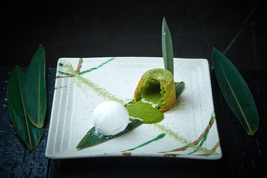 Fumisawa Sushi
1) Салат из шпината с трюфельным маслом; 2) Стейк из лосося в соусе мисо-юдзу; 3) Ролл Fumisawa с лососем; 4) Флан из зеленого чая (на фото)