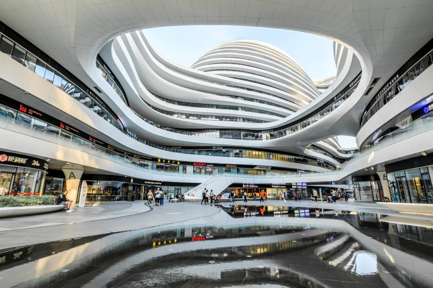 Магазины в Galaxy Soho, построенном по проекту Захи Хадид в Пекине
