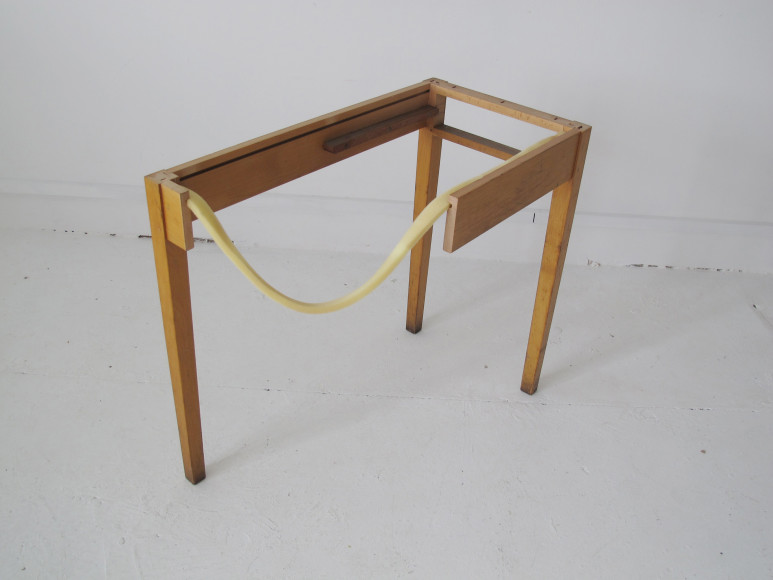 Влатка Хорват (Vlatka Horvat). «Loop Table», 2013 (Галерея Annex14)