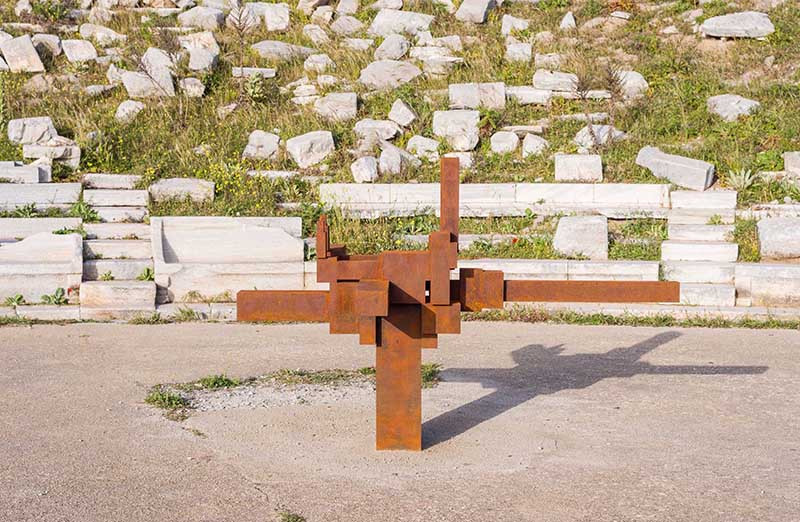 Фото: Oak Taylor Smith / Courtesy NEON; Ephorate of Antiquities of Cyclades & the artist
