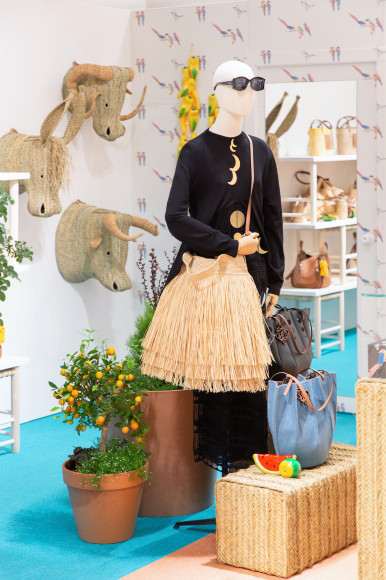 Поп-ап пространство Loewe X Paula’s Ibiza в ЦУМе с работами Хавьера Медины