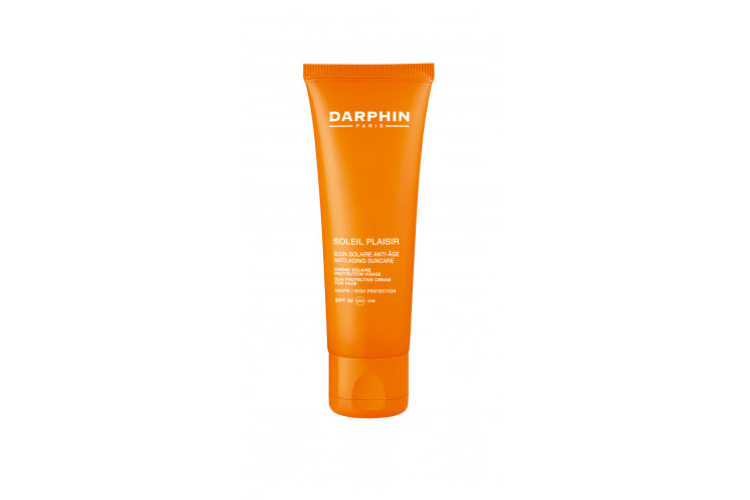 Солнцезащитный крем для лица Soleil Plaisir Sun Protective Cream For Face SPF 50 UVA / UVB, Darphin
с гиалуроновой кислотой, витамином E и питательными маслами каранджи, авокадо и кокоса защищает от УФ-лучей, помогает предотвратить ожоги, появление морщин и темных пятен