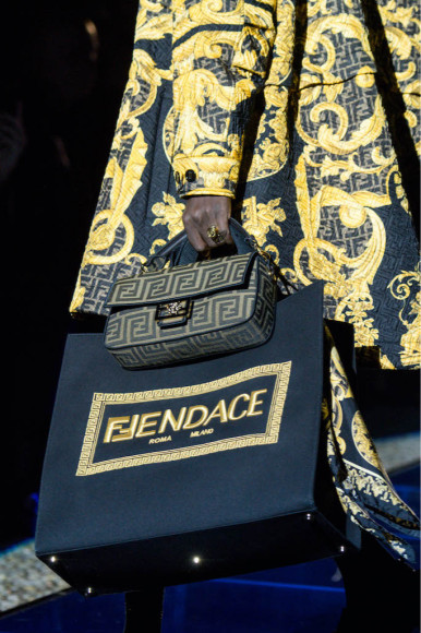 Детали совместной коллекции Fendi и Versace