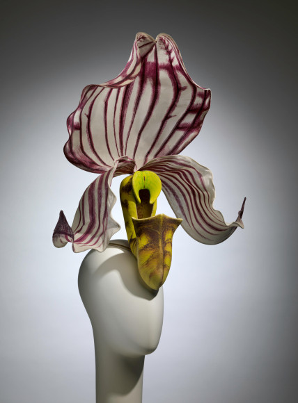 Шляпа «Paphiopedilum Philippinese Orchid», Philip Treacy, коллекция haute couture, весна-лето 2000