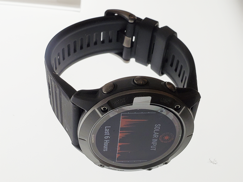Первые умные часы Garmin с подзарядкой от солнца
