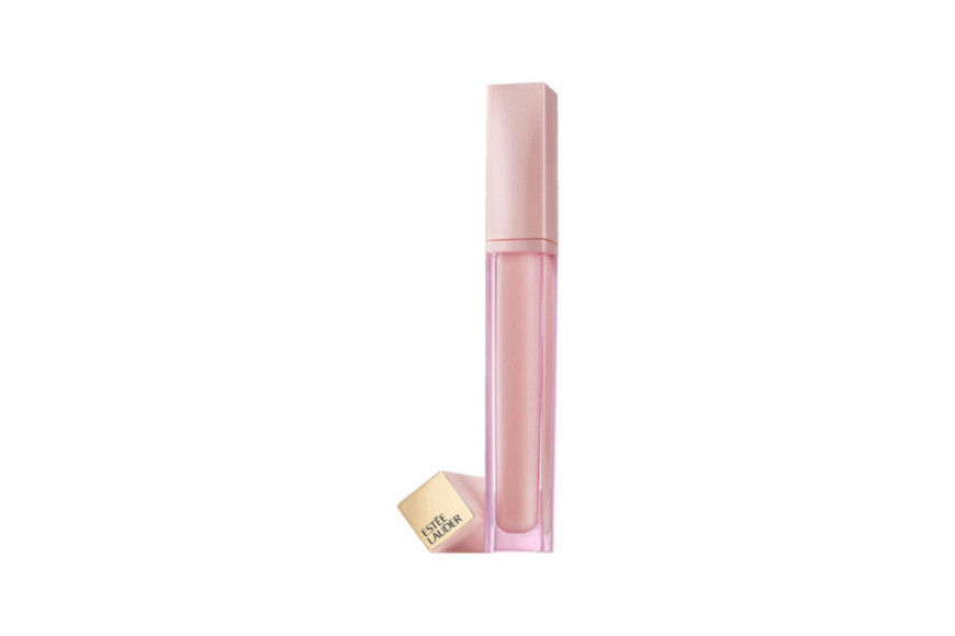 Восстанавливающий эликсир Pure Color Envy, Estée Lauder создает на губах увлажняющую маску, которая помогает удержать влагу, чтобы разгладить кожу, сократить мелкие морщины и придать губам свежий вид и здоровый цвет