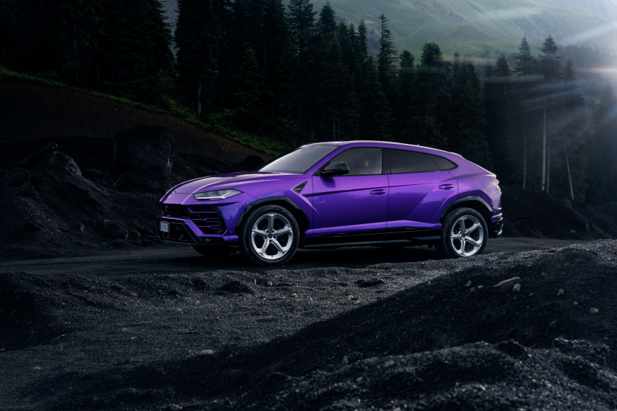 Кроссовер Urus, Lamborghini в оттенке фиолетовый Viola Pasifae