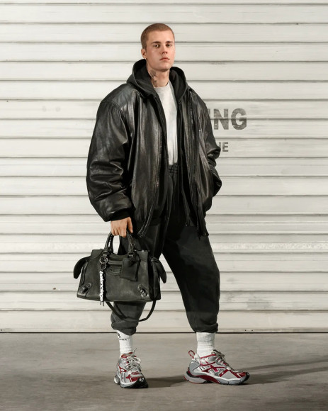 Джастин Бибер с сумкой Balenciaga в рекламной кампании бренда