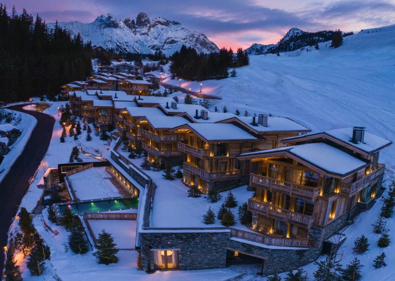Курорт Ultima Courchevel Belvédère вечером