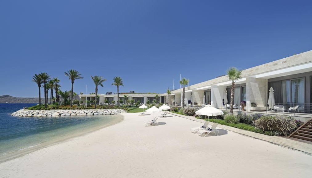 Пляж отеля Yalıkavak Marina Beach Hotel