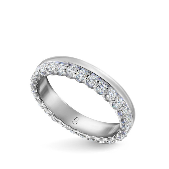 Кольцо обручальное из белого золота с бриллиантами, Grusha Diamonds, 190 000 руб.