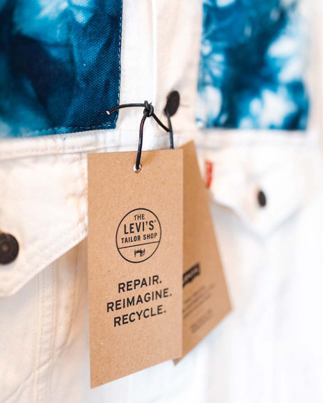 Услуга окрашивания ткани в технике тай-дай в Levi’s Tailor Shop