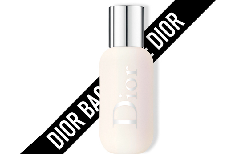 Праймер под макияж Dior Backstage The Face & Body Primer, Dior помогает сократить проявление пор,
снимает покраснения и устраняет другие несовершенства, а также придает матирующий эффект, который держится в течение всего дня