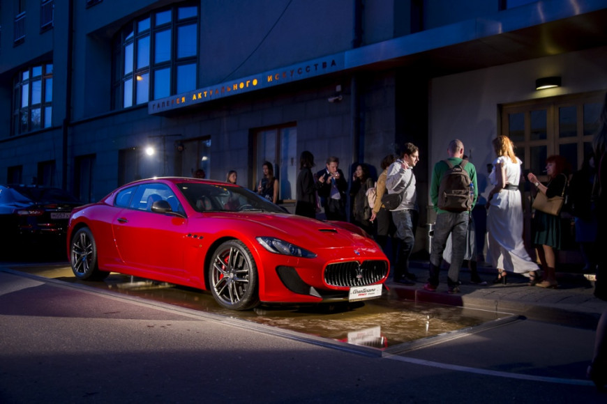 Официальный партнер выставки Maserati около галереи RuArts