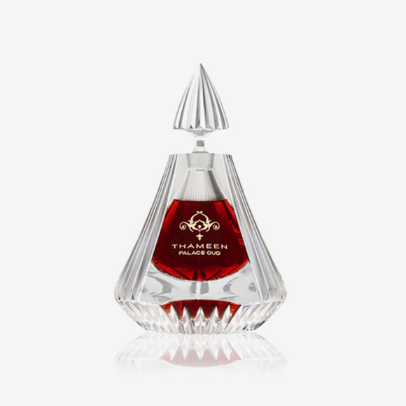 Эксклюзивный аромат ограниченного тиража 100 штук (10 для российского рынка) Palace Oud Oil Perfume, Thameen. Цена за 30 мл ароматического масла в декантере из английского хрусталя — 297 000 руб. В продаже на molecule.su