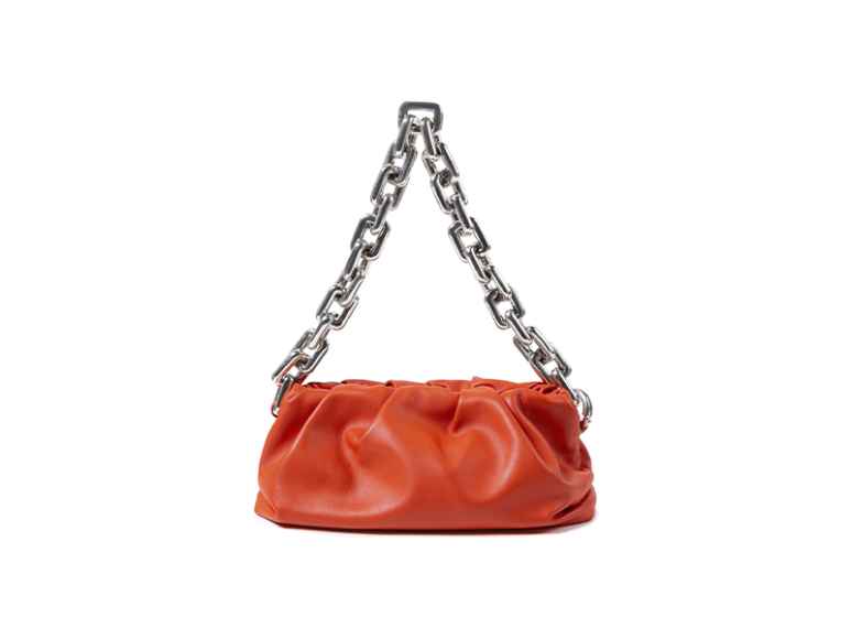 Bottega Veneta Chain Pouch, 199 500 руб. (Третьяковский проезд, ЦУМ)