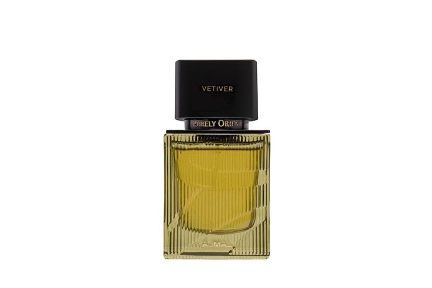Древесный унисекс-аромат Purely Orient Vetiver с нотами ветивера, бергамота, кипариса, пачули, уда, сандала, шафрана и мускуса, Ajmal, 20 061 руб. («Л'Этуаль»)