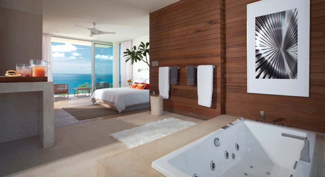 Спальня и ванная комната на вилле  (ANI Private Resort Anguilla)