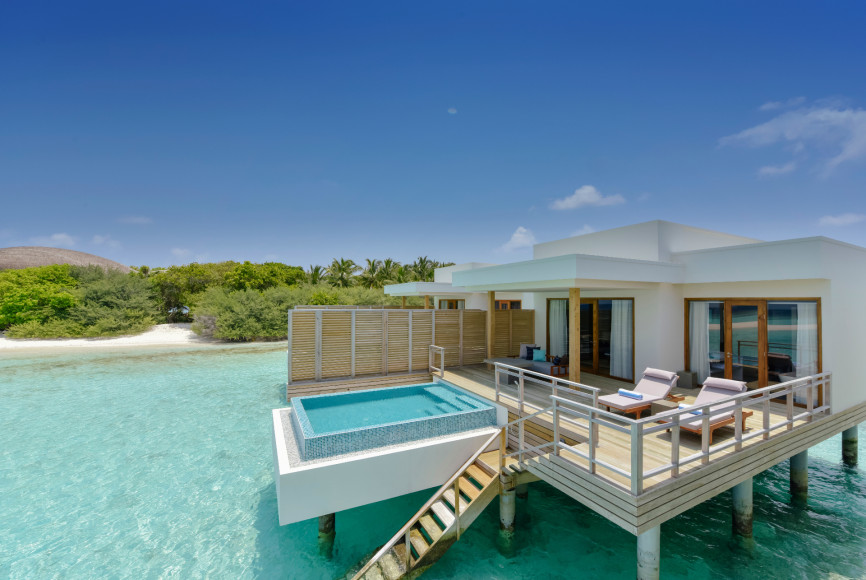 Вилла Lagoon с бассейном в отеле Dhigali Maldives
