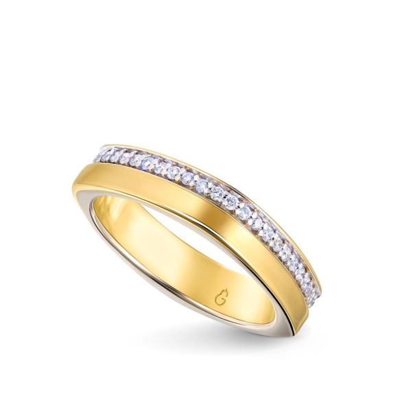Кольцо обручальное из желтого золота с бриллиантами, Grusha Diamonds, 150 000 руб.