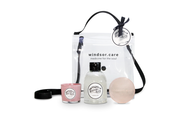 Набор из свечи, геля для душа и мыла Windsor's Soap, 4590 руб. (windsor.care)