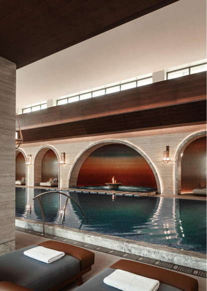 Крытый бассейн в wellness-пространстве Chenot Espace