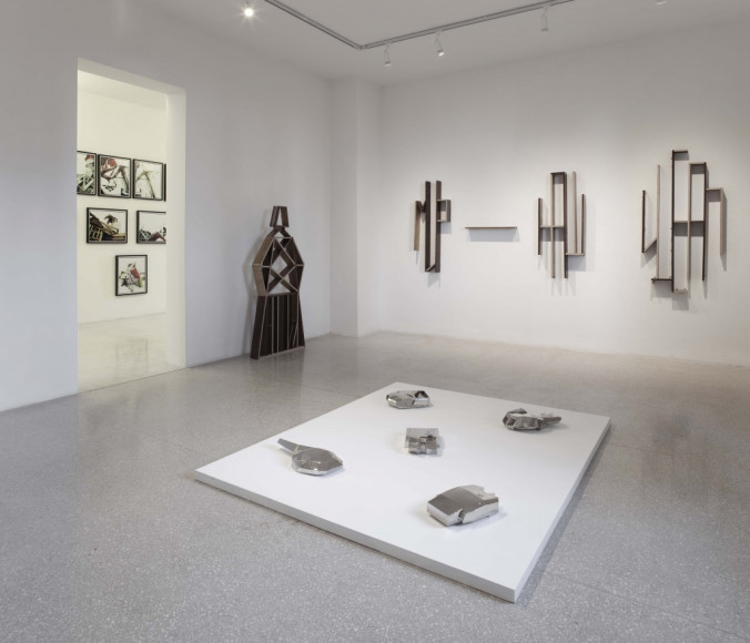 Арсений Жиляев. «Россия». 2013. «Мир-наш идеал», 2013
Анатолий Осмоловский. Cерия скульптурных объектов «Изделия», 2016