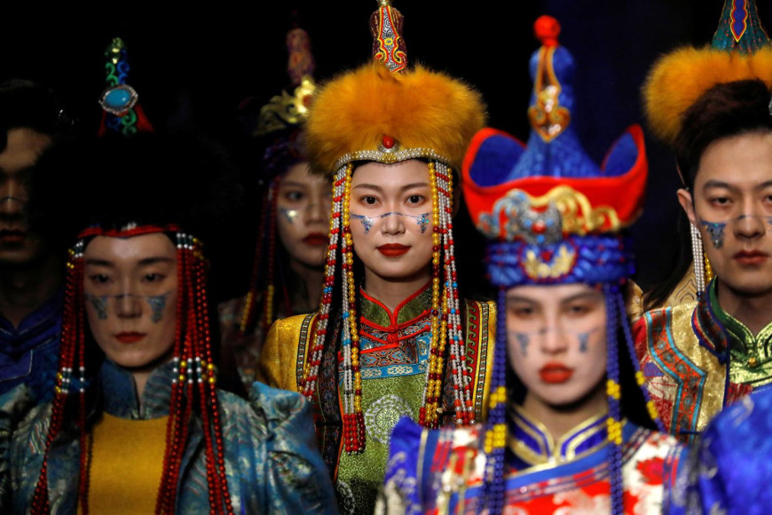 Показ Longshiyinji by DaLong, осень-зима 2023 на Неделе моды в Китае, Пекин, март 2023