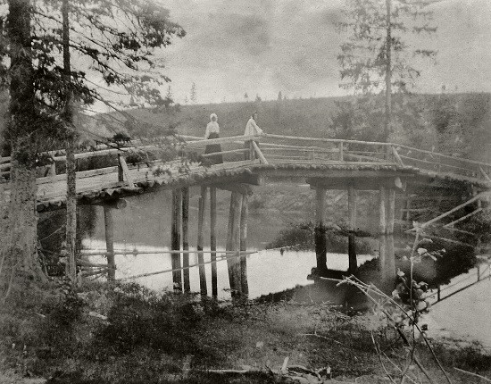 Б.М.Кустодиев. "Мосту через Медозу", 1903