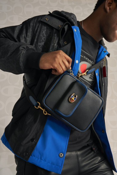 Висдом Кайе в вещах из коллаборации Coach и Champion