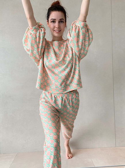 Алена Ахмадуллина в лукбуке новой коллекции домашней одежды