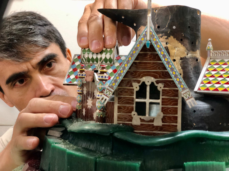 Ильгиз Фазулзянов собирает часы «Лукоморье»