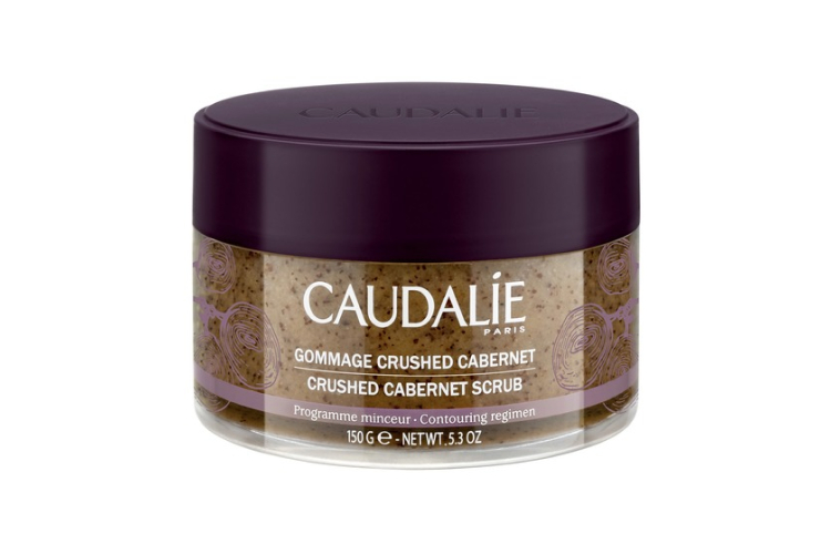 Скраб для тела Crushed Cabernet, Vinothérapie, Caudalie состоит из виноградных косточек и 6 эфирных масел, обладает ароматом лимона, лемонграсса, розмарина и ягод можжевельника