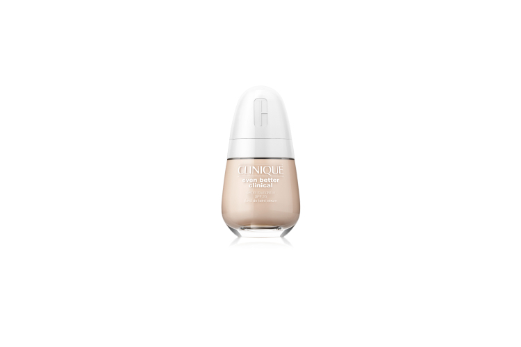 Тональный крем Even Better Clinical Serum Foundation SPF 20, Clinique заметно сокращает темные пятна, выравнивает, осветляет тон и увлажняет кожу с помощью трех высокотехнологичных сывороток. При регулярном использовании в течение 8 недель цвет лица становится более ровным, кожа разглаживается и наполняется сиянием, а ощущение увлажнения сохраняется даже после снятия макияжа. Средство не скатывается, не забивается в складки и поры, не растекается в течение 24 часов